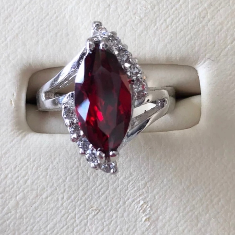 18KT White Gold Garnet Marquise Ring